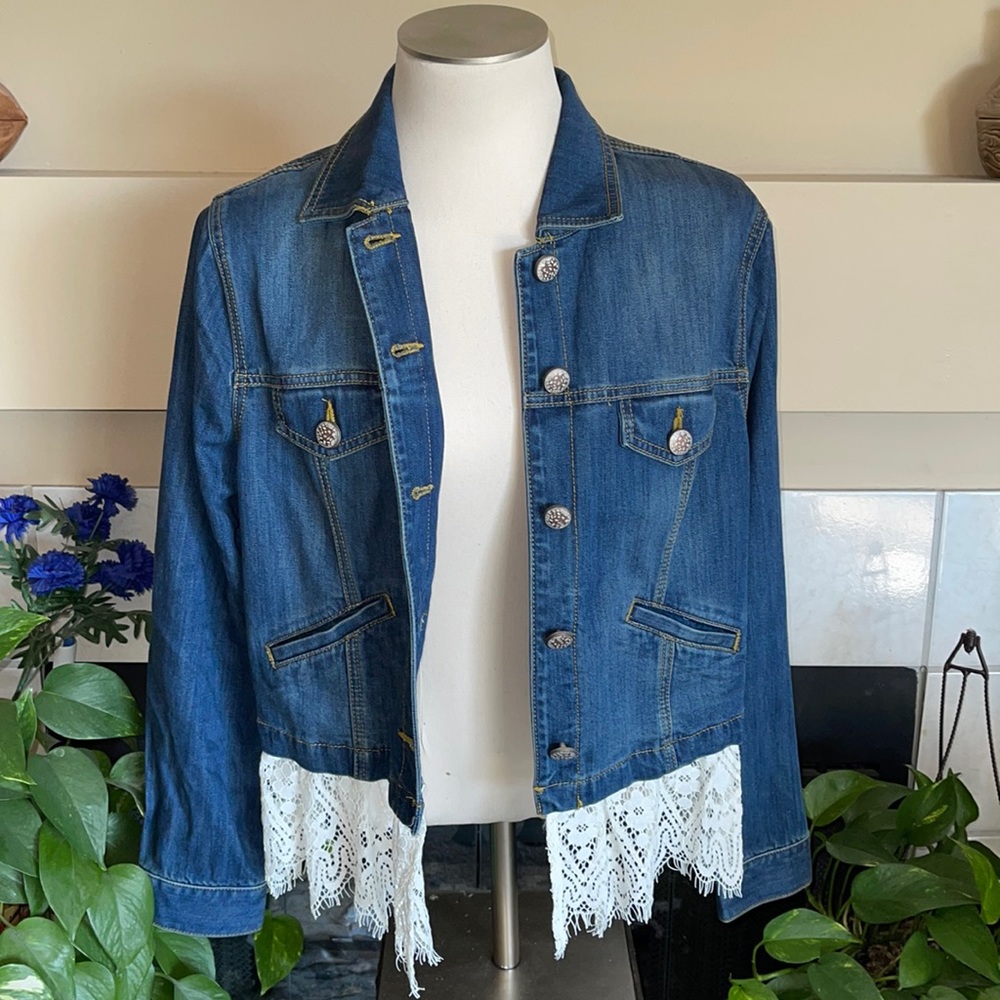 NWOT! Darling Denim Jacket (280)